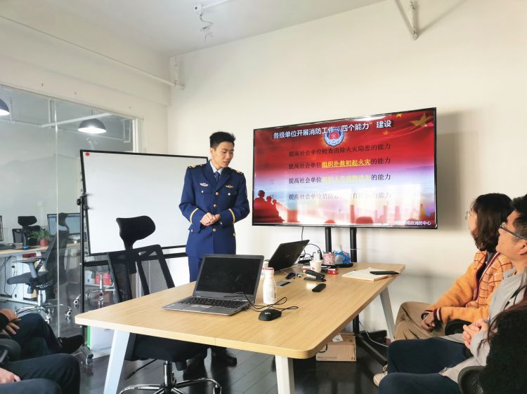 成都消防中心教官到我司技术研发中心，指导消防防控建设工作