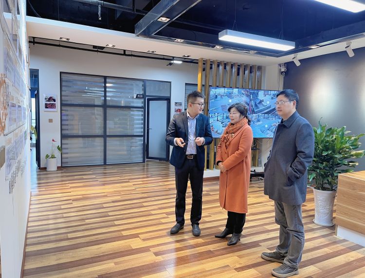 南充市人大常委会副主任、民建南充市委主委张晓艳，嘉陵区政协副主席、民建嘉陵区基层委主委冯身表一行莅临华景
