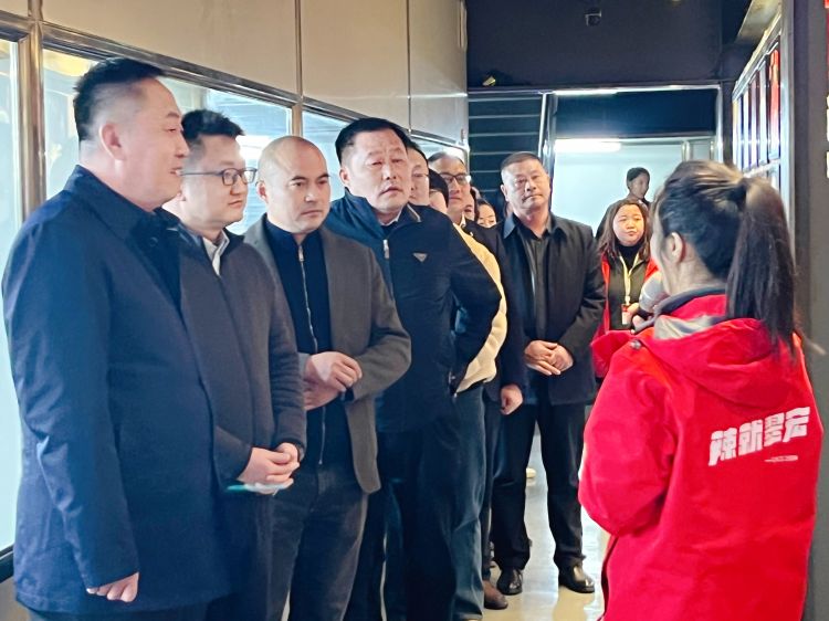 3月7日，新疆生产建设兵团七师130团团长刘会兵一行莅临华景考察交流。